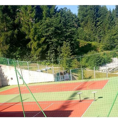 Marilleva 1400 Tra Sport E Natura Екстериор снимка